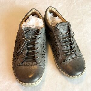 Biza Athena Leather
Gray Cut Out Women's Comfort Shoes Sz 37,